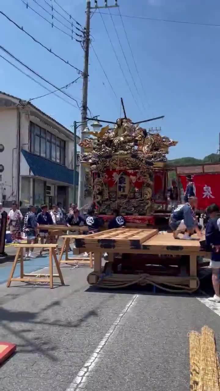 次の奉納余興のための舞台準備