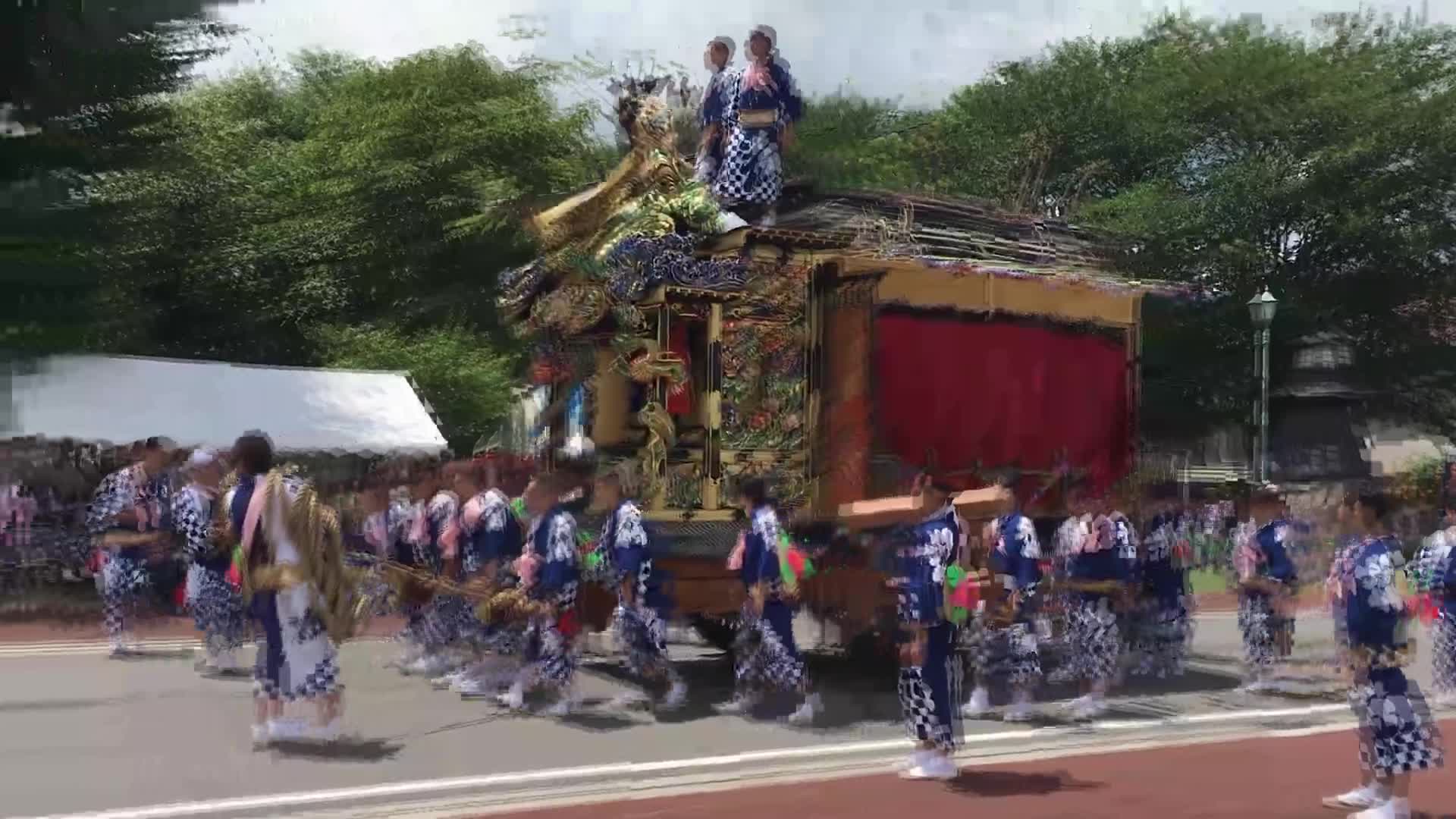 山あげ会館前に屋台が到着！！